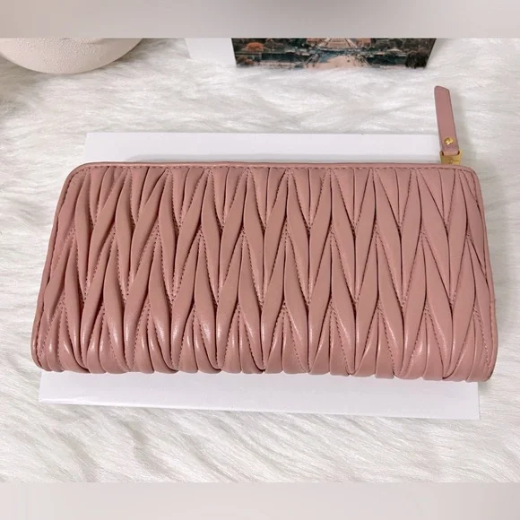 Miu Miu
Pink continental wallet - Picture 2 of 16